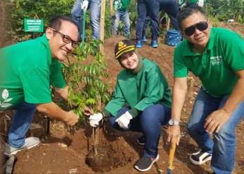 Dukung Zona Hijau Kabupaten Bekasi, Kajari Mahayu Dian Ikut Tanam Pohon