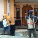 Tanggap Covid-19 Pemuda Cigantang Hilir Mangkubumi Semprotkan Disinfektan Secara Mandiri