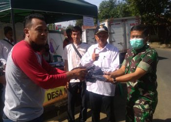 Tanggap Wabah Corona, Dermawan  Cineam Bagi-bagi Masker