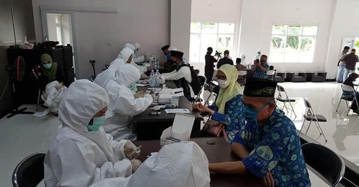 Wagub Jabar Pantau Pelaksanaan Rapid Test Covid-19 Kepada Kiyai dan Ulama Se-Kabupaten Tasikmalaya