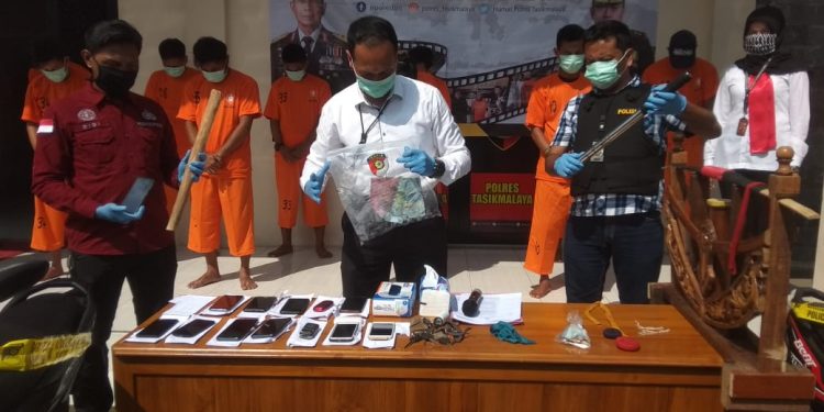 Judi Adu ‘Muncang’ Mangunreja Tasikmalaya Digrebek Polisi