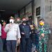 Upaya Memutus Mata Rantai Penularan Virus Corona, Muspika Kecamatan Cineam Bagikan Masker Dipasar Cineam