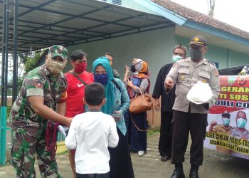 Peduli Dampak Pandemi Covid-19, Polsek Cineam Bagikan Sembako Disepuluh Desa