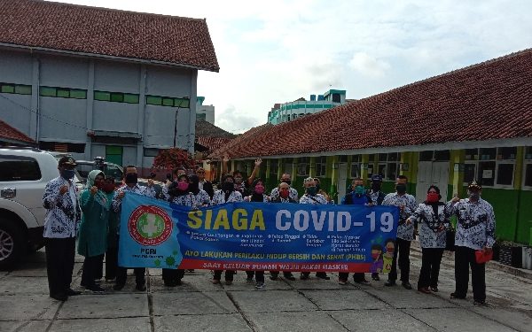 Tanggap Darurat Covid-19 PGRI Kota Tasikmalaya Berbagi Masker Geratis