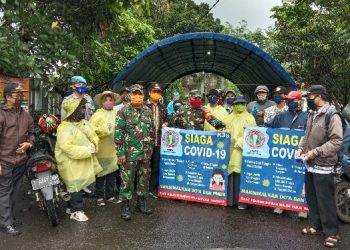 Peduli Cegah Covid-19, Insan Pendidikan Kecamatan Indihiang Bagikan Seribu Masker