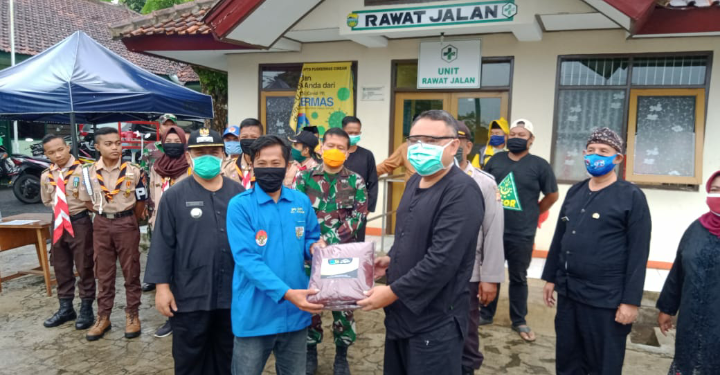 DPK KNPI Cineam Tasikmalaya Berikan Bantuan APD Bagi Tim Medis Puskesmas Kecamatan Cineam