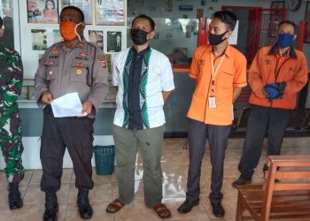 TNI – Polri Kawal Distribusi Bansos Dampak Covid-19 Provinsi Jabar di Wilayah Kecamatan Cineam