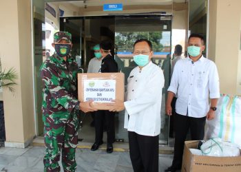 DANDIM 0612/TASIKMALAYA SERAHKAN BANTUAN APD KEPADA RSUD DOKTER SUKARDJO KOTA TASIKMALAYA & RSUD SMC SINGAPARNA