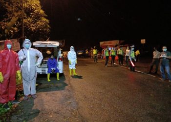 Petugas Gabungan Operasi Ketupat Lodaya Tapal Kuda Salawu Tasikmalaya Berhasil Evakuasi  ODP Menuju RSUD SMC