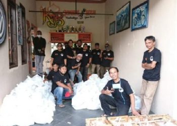 Peduli Dampak Covid-19, KJB Tasikmalaya Bekerjasama Yanto Oce Bagikan Paket Sembako