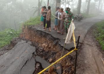 Akibat Cuaca Ekstrim Jalan Sodonghilir Amblas