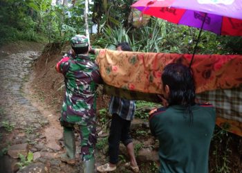 Curah Hujan Seharian Kemarin Itu Akibatkan Tanah Longsor di Jatijaya Gunungtanjung Tasikmalaya