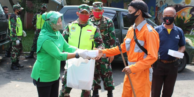 Persit KCK Cabang XXIlI Kodim 0612/Tasikmalaya Gelar Baksos Jum’at Berkah