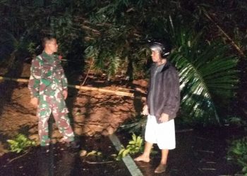 Tanah Longsor Sukaraja Sempat Lumpuhkan Lalin Karangnunggal –  Tasikmalaya