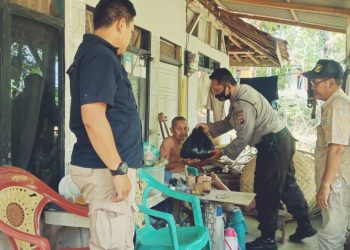 Peduli Dampak Covid-19, Polsek Karangjaya Bersama Muspika Salurkan 150 Paket Sembako