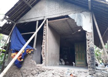 RTLH Milik Ocoh Ambruk