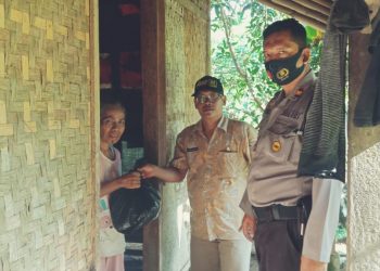 Muspika Kecamatan Karangjaya Bagikan 150 Paket Sembako Pada Warga