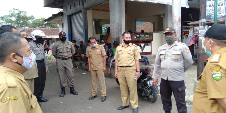 Cegah Penyebaran Covid-19, Tiga Pilar Cineam Bagikan Masker Dipasar