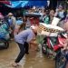 Pasar Banjarsari Banjir, Para PKL Tebar Ikan Lele