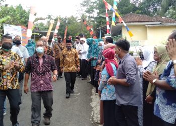 Tim Penilai Kampung Sehat Tingkat Kabupaten Tasikmalaya Kunjungi Desa Sirnajaya