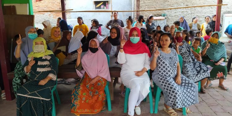 Kerudung Merah Blusukan Sapa Warga Dapil VI Karawang Dari Dekat