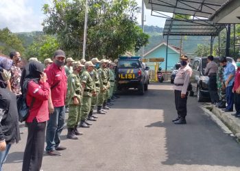 Jelang Pilkada Tasikmalaya, Bersama Linmas Muspika Cineam Laksanakan Apel Siaga