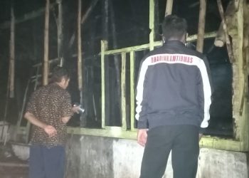 Rumah Muhtar Kebakaran, Diduga Kuat Api Dipicu Hubungan Arus Pendek Tegangan Listrik