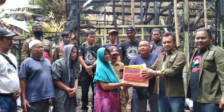 Forum Pangajar Peduli Korban Kebakaran Di Desa Cikondang Kecamatan Cineam