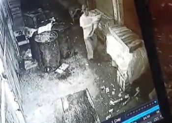 Terekam CCTV Pencuri Minyak Curah Di Pasar Banjarsari Dipolisikan