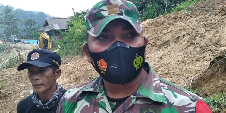BPBD Kabupaten Tasikmalaya Turunkan Alat Berat Ke Lokasi Longsor Cineam