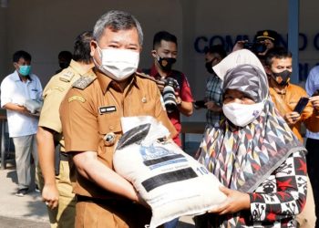 Garut Mulai Salurkan Bansos Beras Untuk 239.821 KK
