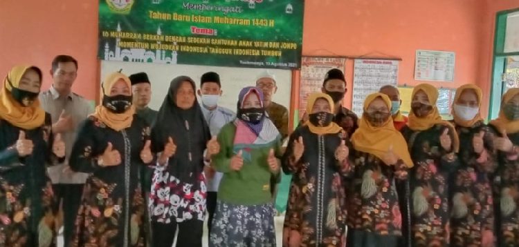 SDN Tirtawening Memetik Berkah 10 Muharram Dengan Sedekah