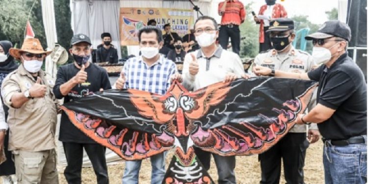 Wabup Ciamis Apresiasi Layang-layang Hias Desa Tanjungmulya Panumbangan