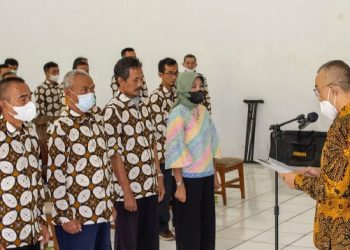 Kepala Dipusipda Kota Tasikmalaya Kukuhkan Jajaran Pengurus Kalista RW 012 Kotabaru Cibeureum
