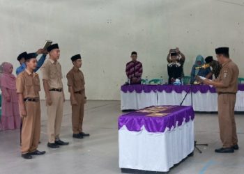 Kades Banjaranyar Ciamis Lantik Tiga Perangkat Desa