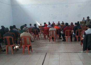 Puluhan Warga Desa Margamulya Sukaresik Tasikmalaya Geruduk Kantor Desanya
