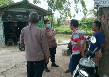 Pos Keliling Polsek Tirjajaya Ngawangkong Bersama Warga Sampaikan Program Quick Wins Presisi