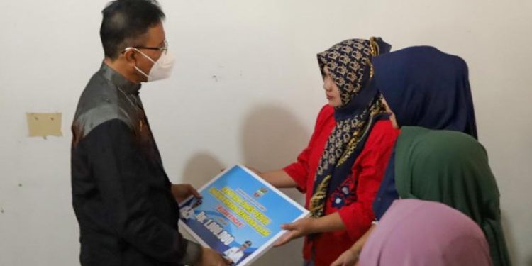 Bupati Ciamis Berikan Bantuan Kepada Korban Bencana Cuaca Ekstrim Panawangan