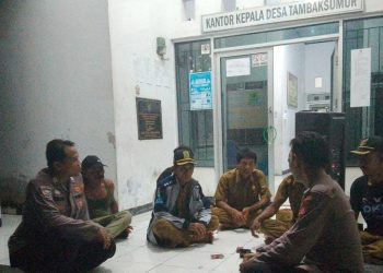 Realisasikan Program Polres Karawang Cakep, Anggota Polsek Tirtajaya Sambangi Warga Desa Tambaksumur