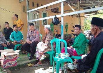 Dalam Rangka Jum’at Curhat, Kapolsek Tirtajaya Sambangi Toga & Tomas Desa Tambaksari