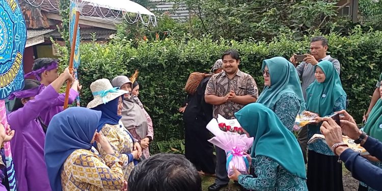 TP-PKK Kabupaten Ciamis Lakukan Binwil Kepada Kader PKK Desa Pusakanagara Kecamatan Baregbeg