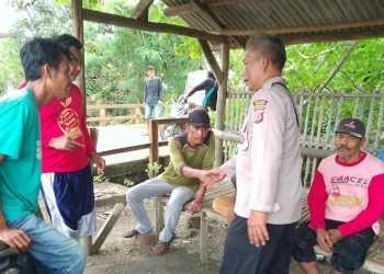 Kanit Sabhara Tirtajaya Karawang Sambangi Warga Dusun Gulampok Desa Srijaya