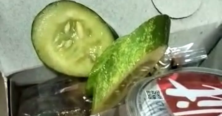 Nasi Box Serta Snack Yang Disuguhkan KPUD Kabupaten Karawang Beraroma Busuk