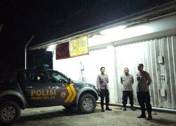 Cipta Kondusifitas Malam Hari, Kanit Sabhara Polsek Tirtajaya Gelar Patroli