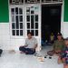 Potret Kebersamaan Bhabinkamtibmas Polsek Tirtajaya Bersama Masyarakat Desa Medankarya Saat Ngawangkong