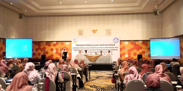 Kadisdik Kota Tasikmalaya Buka Resmi Bimtek Penyusunan Dupak  Guru & Tendik Sekolah Dasar