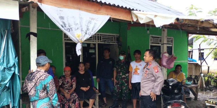 Sinergitas Kapolsek Bersama Danposramil Tirtajaya Sambangi Warga Realisasikan Jum’at Curhat