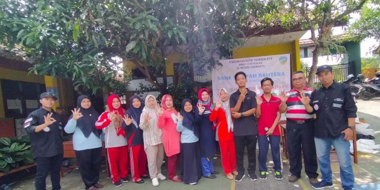 SDN Cisengkol Tamansari Sosialisasikan Bank Sampah Bahtera