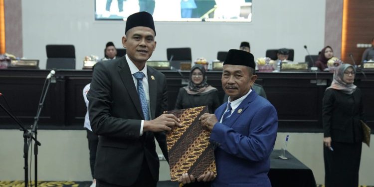 DPRD Kab. Karawang Khidmat Laksanakan Paripurna Istimewa PAW Anggota
