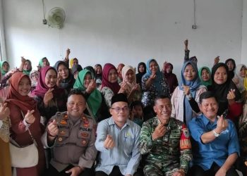 Kapolsek Tirtajaya, Danramil Batujaya Karawang Bersinergi Dalam Program Jum’at Curhat